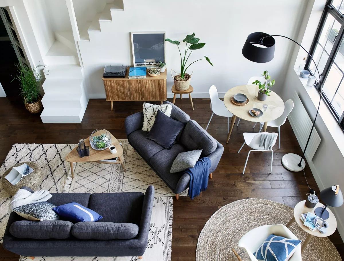 layout multifuncional da sala de estar sofá tapete padrões geométricos