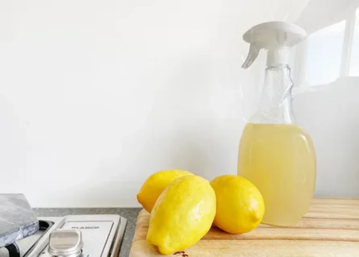 batch citron jaune nettoyage evier noir en cermique vaporisatuer