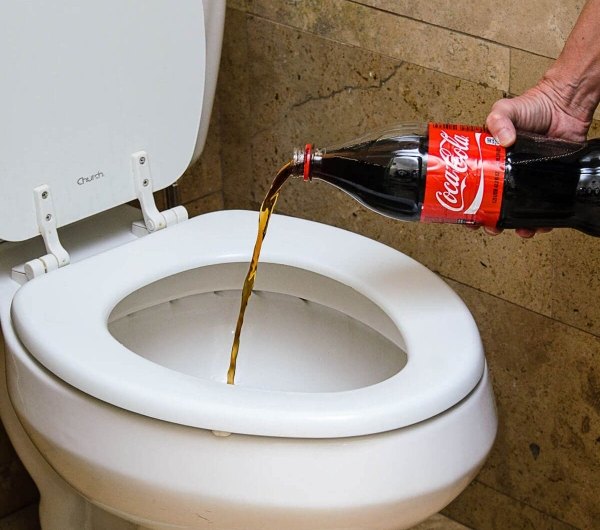 blanchir le fond des toilettes boisson sucre coca cola