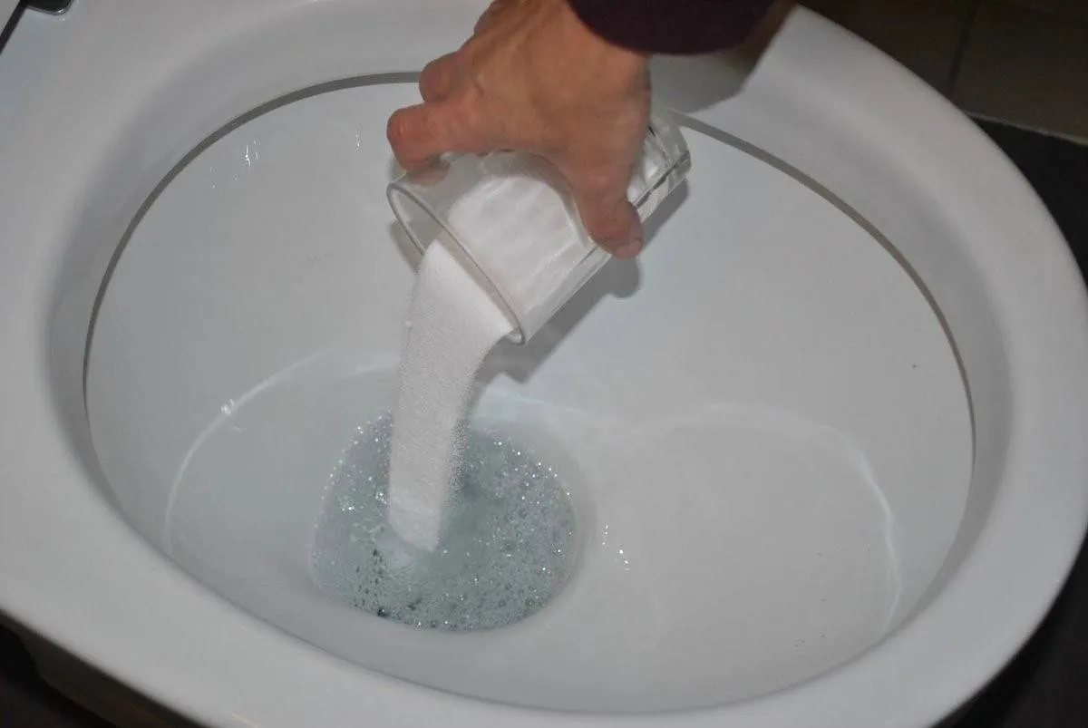 comment éviter les remontées d'odeur d'égout bicarbonate dans unetoilette