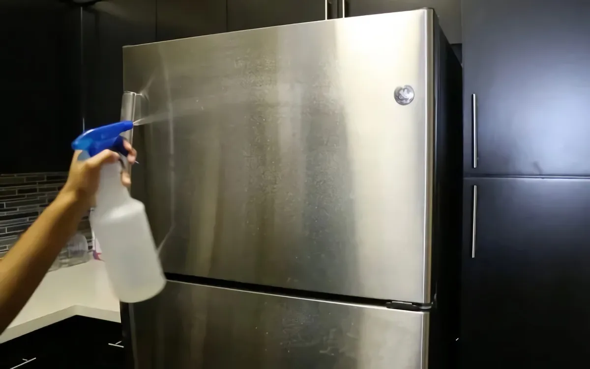 comment nettoyer acier inoxydable brossé vaporiser un frigo