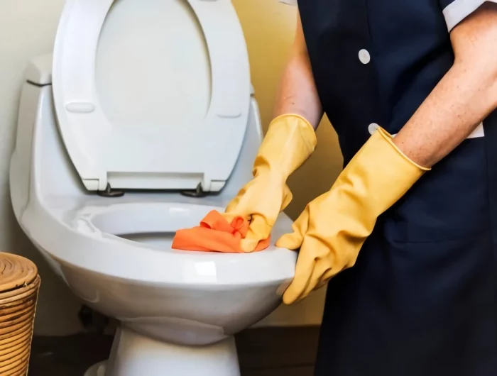 comment nettoyer des toilettes taches brunes fond