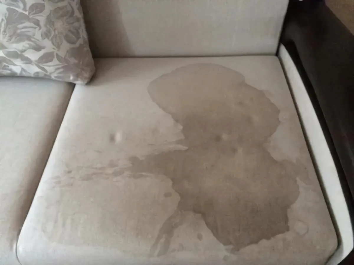 comment nettoyer un canapé en tissu à sec grande tache brune sur canape beige