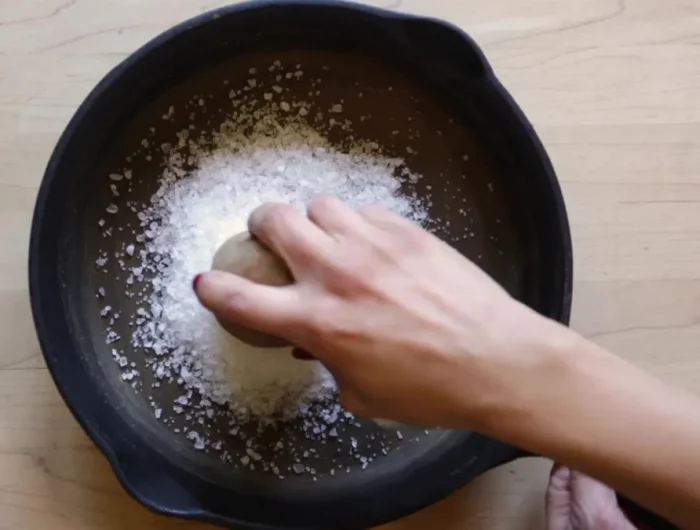 comment nettoyer une casserole en fonte astuces