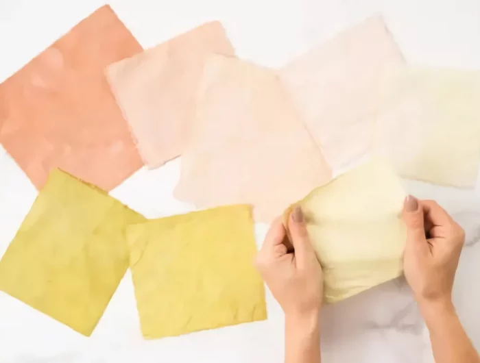 comment teindre avec des pelures d'oignons differentes couleurs de tissus