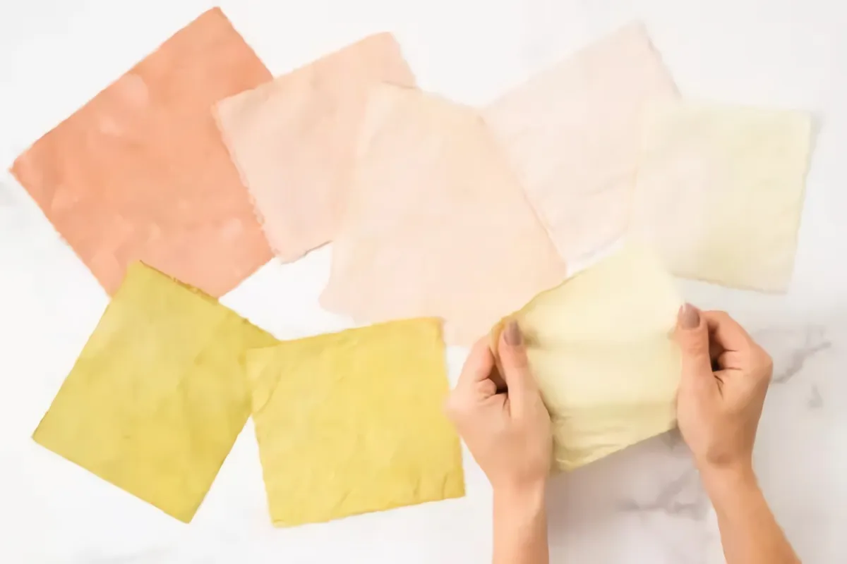 comment teindre avec des pelures d'oignons differentes couleurs de tissus