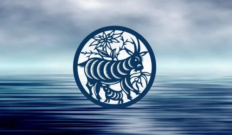 la chevre d eau du zodiaque chinois avec le symbole dessine dans cercele au desssus de l eau