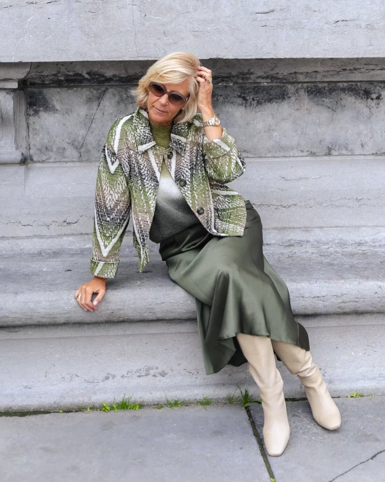 look avec du vert super tendance 2024 mode femme 50 ans