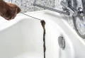 Comment déboucher une canalisation de douche ? 5 méthodes simples et efficace