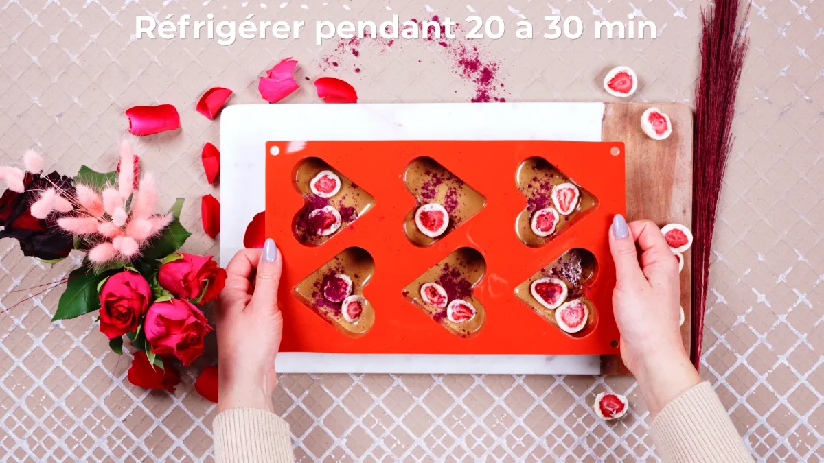 recette sain valentin facile et rapide comment faire des barres chocolarées au framboises séchées et fraises au chocolat