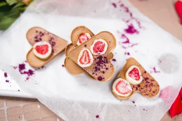 saint valentin cadeau gourmand barres chocolatées vegan avec des fraises au chocolat