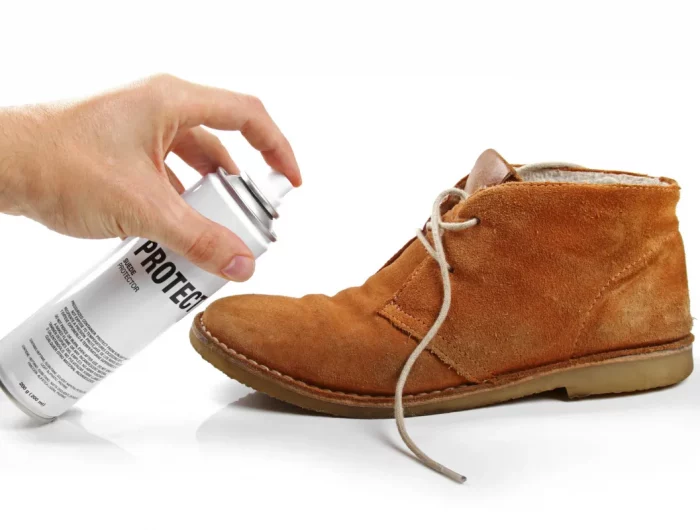 spray hydrofuge pour chaussures en daim