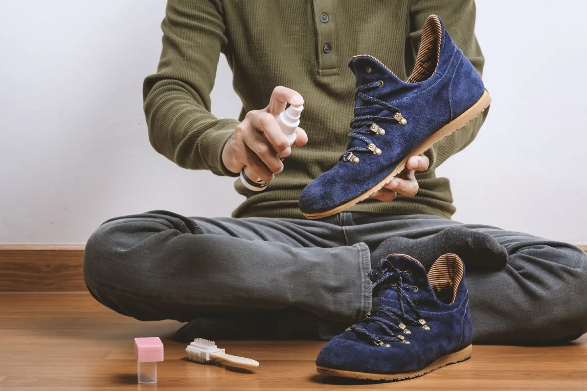 spray protecteur pour chaussures en daim