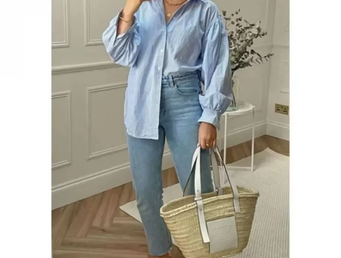 tenue en bleu chemise surdimensionnee et jeans