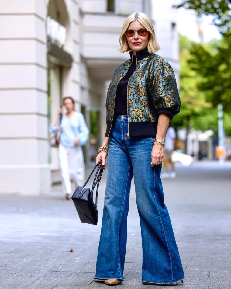 tenue jean et bomber pour femme de 50 ans