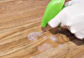Les astuces de grand-mère pour nettoyer une terrasse en bois très sale après l’hiver : remettez-la à neuf en un rien de temps