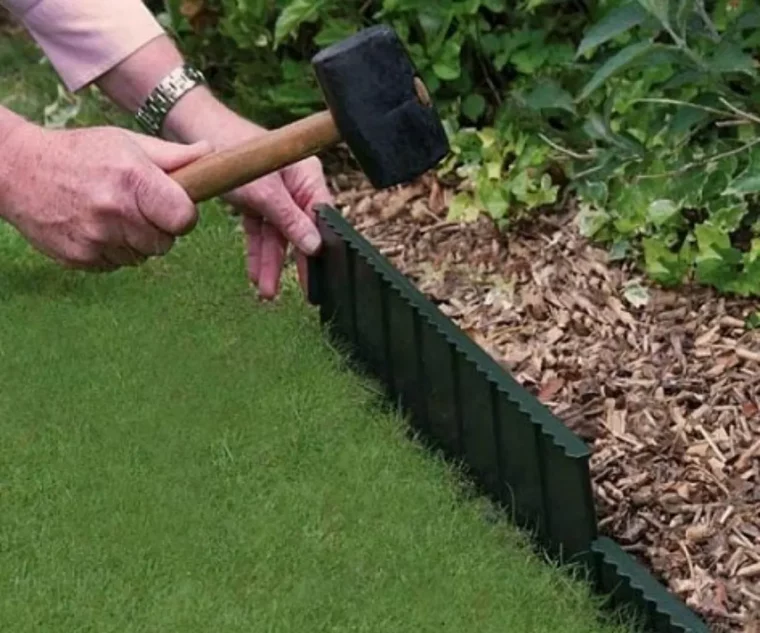 batch comment couper une bordure de pelouse main met acier vielli
