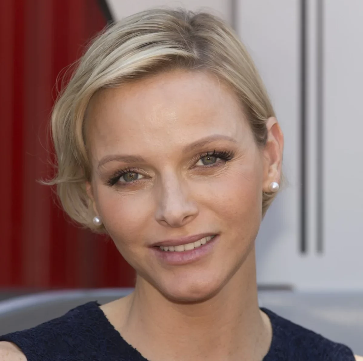 charlene de monaco idée coupe pixie avec mèche longue sur le côté charlene de monaco idée coupe pixie avec mèche longue sur le côté