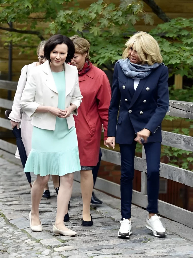 comment s habiller chic 70 ans tenues decontractees avec baskets