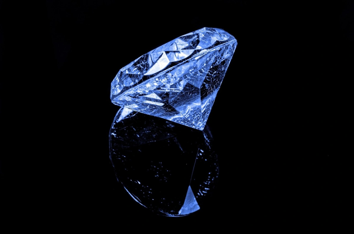 diamant commemoratif teinte bleu taille fabricqtion carat