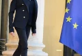Comment porter le tailleur pantalon femme à 70 ans ? Tenues emblématiques de Brigitte Macron