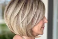 Quelle coupe courte dégradée pour femme de 60 ans ? Idées de coiffure à l’effet rajeunissant pour apporter du volume