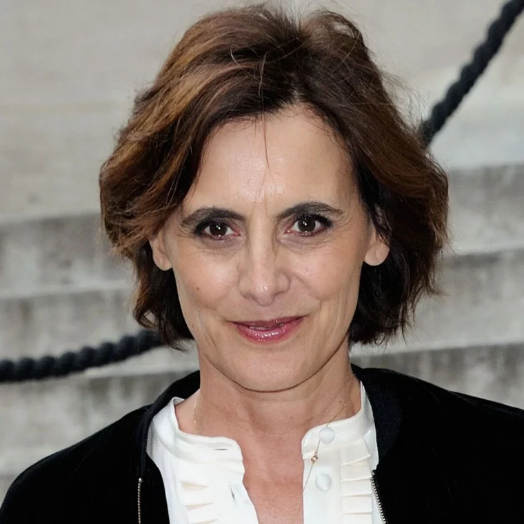 quelle coupe pour rajeunir le visage ines de la fressange