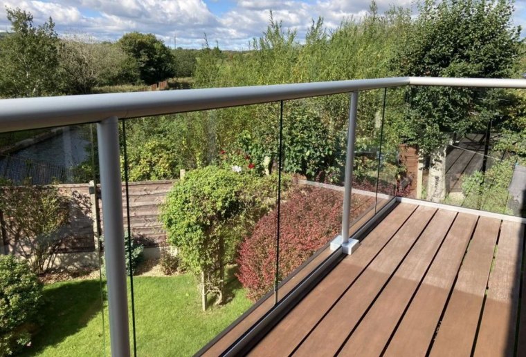 quelle est la fonction dun garde corps de terrasse jardin planche en bois