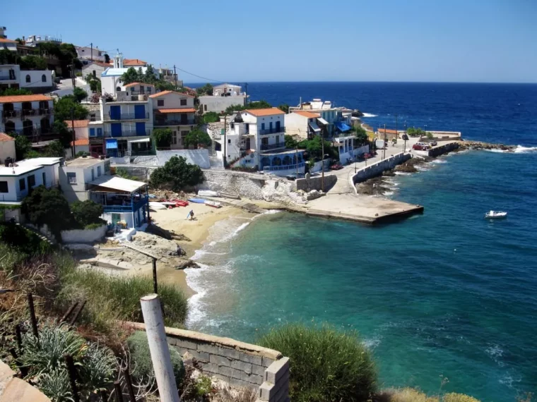 comment faire pour vivre centenaire vue dikaria grece maisons blanches aubord dela mer