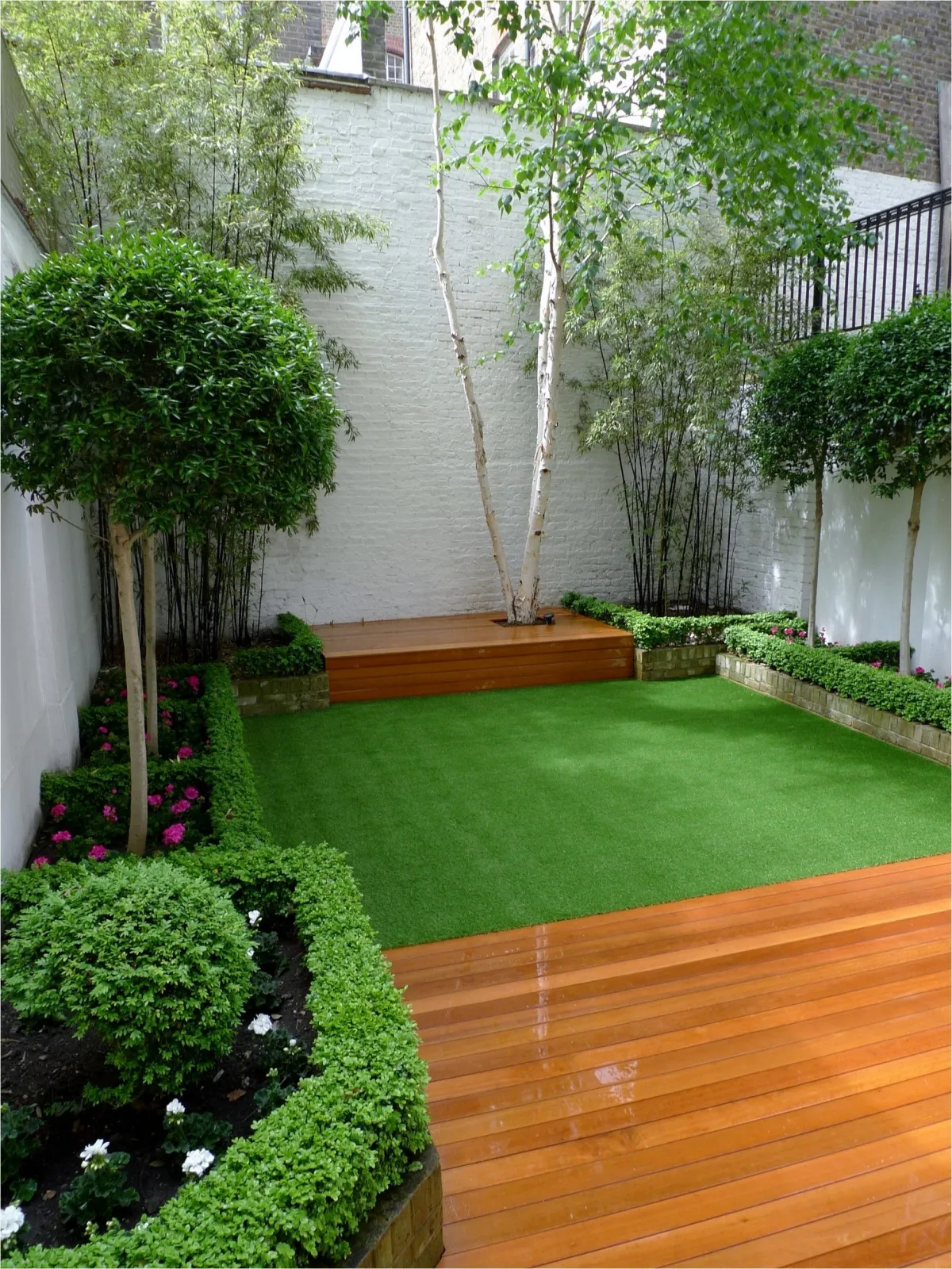 comment organiser un petit jardin cour avec minipelouse vegetation