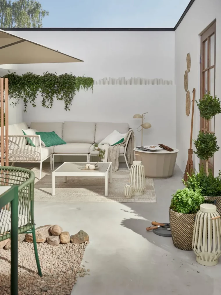 amenagement ikea salon de jardin en acier gris et blanc plantes vertes