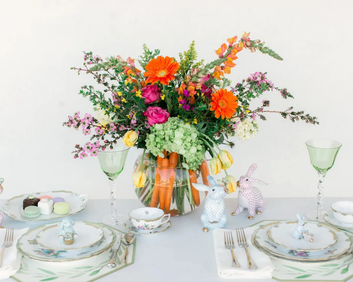 bouquet carrottes fleurs composition florale centre table paques