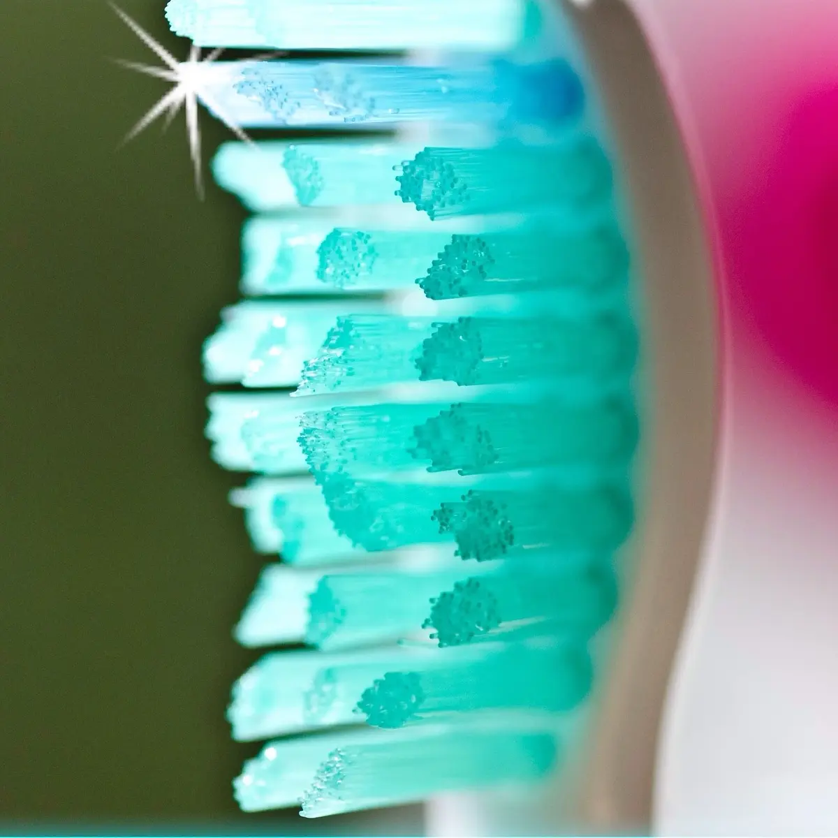 Cepillo de dientes eléctrico contra la caliza escamosa