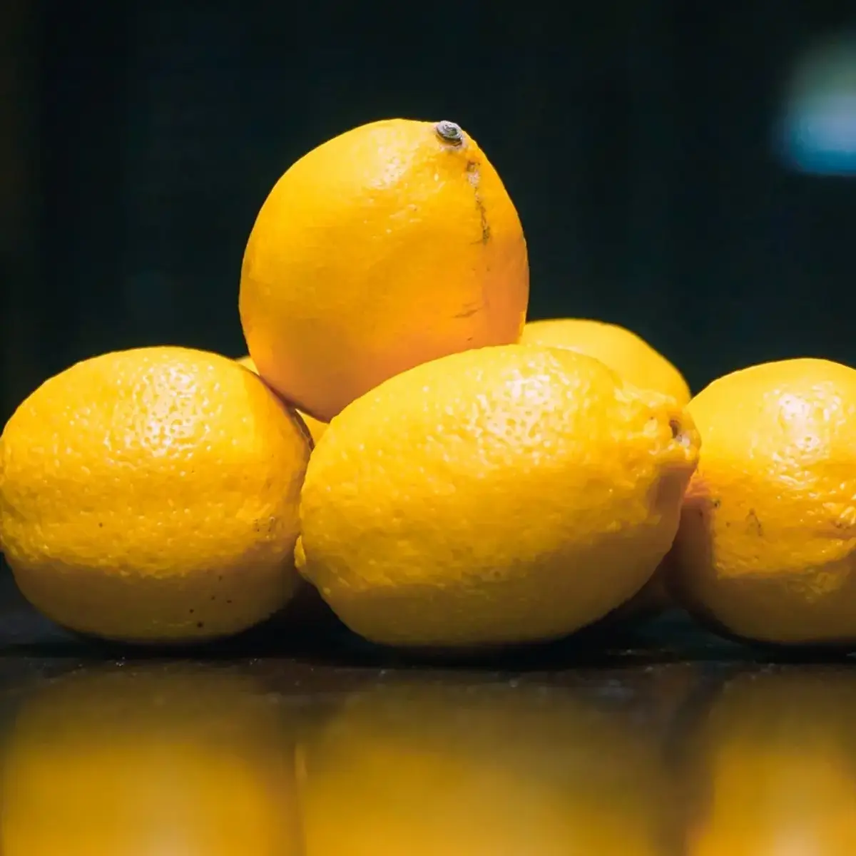 limón que contiene ácido cítrico