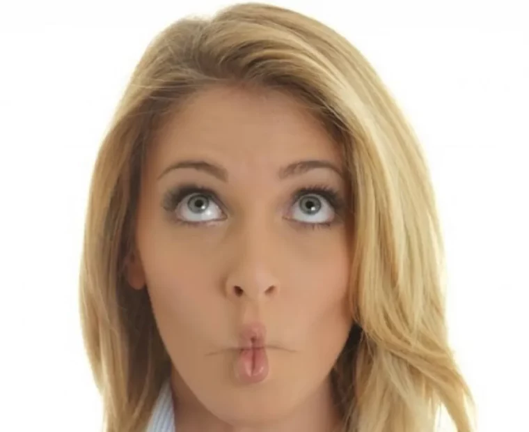 comment faire disparaitre le double menton naturellement femme blonde leslevres enbouche de poisson