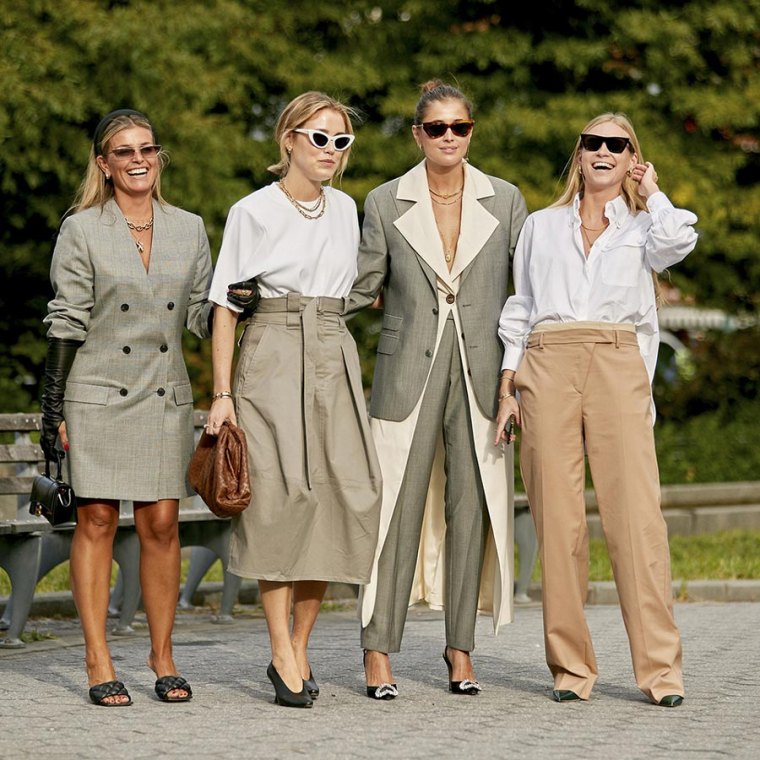 comment s'habiller chic et élégante quatre femmes elegantes