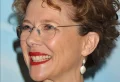 Coupe de cheveux frisés femme 50 ans 2023 : voici les tendances à piquer sans tarder