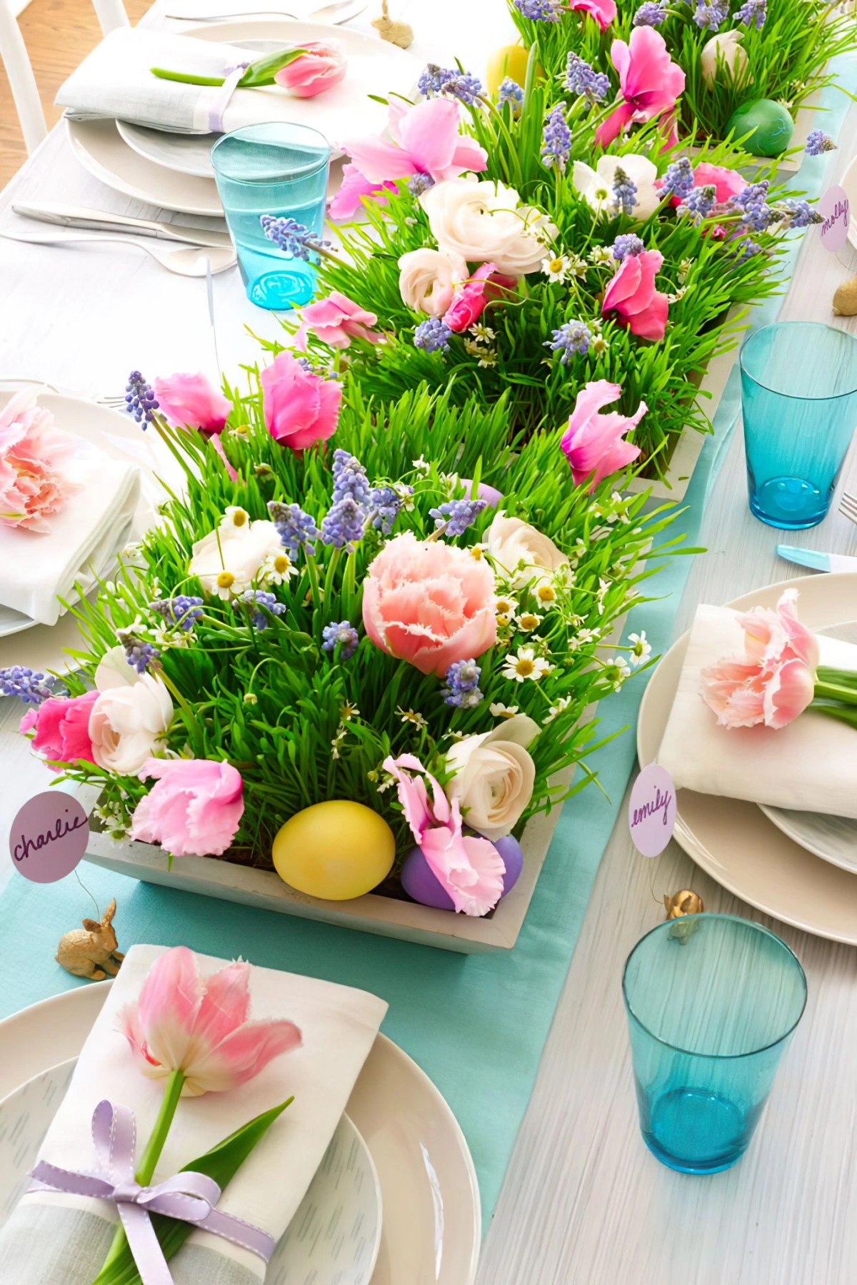 deco pots fleurs artificielles tulipes gazon rubans rose violet assiettes