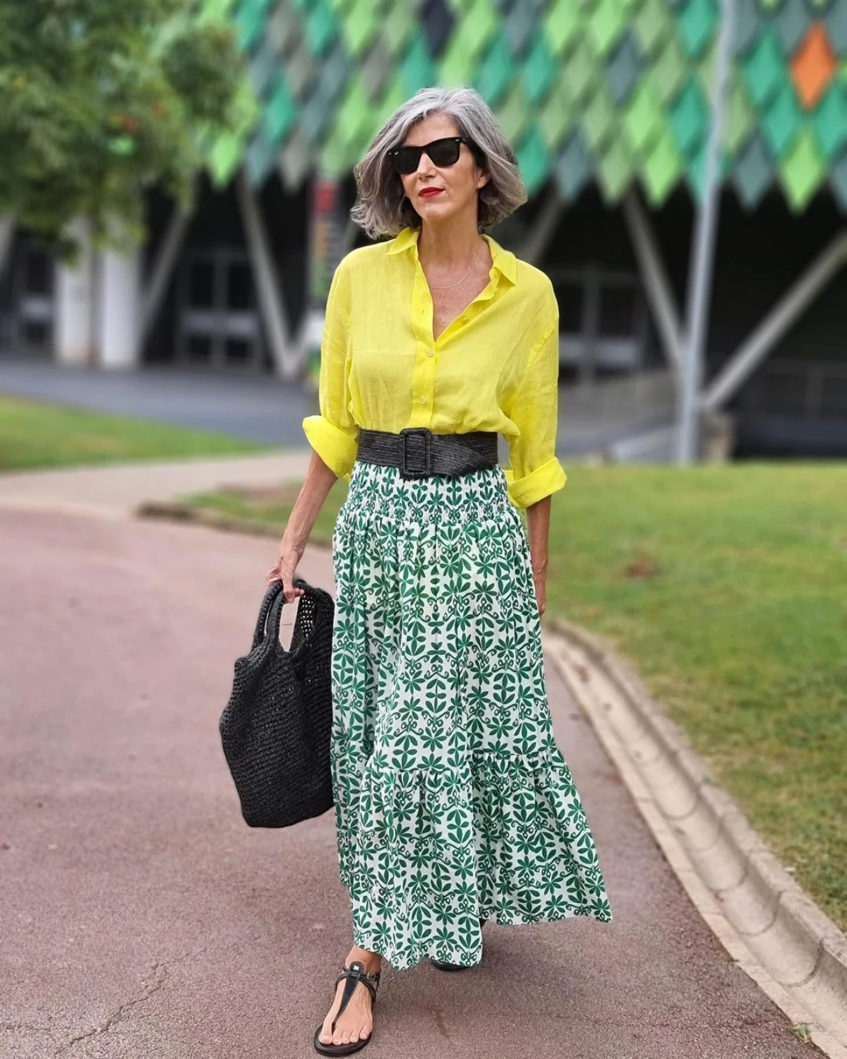 jupe longue verte ceinture chemise jaune sac noir mode femme (à ans