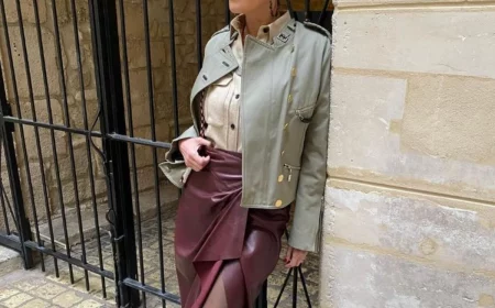 look femme 50 ans moderne abec chemise jupe longue et vesye grise