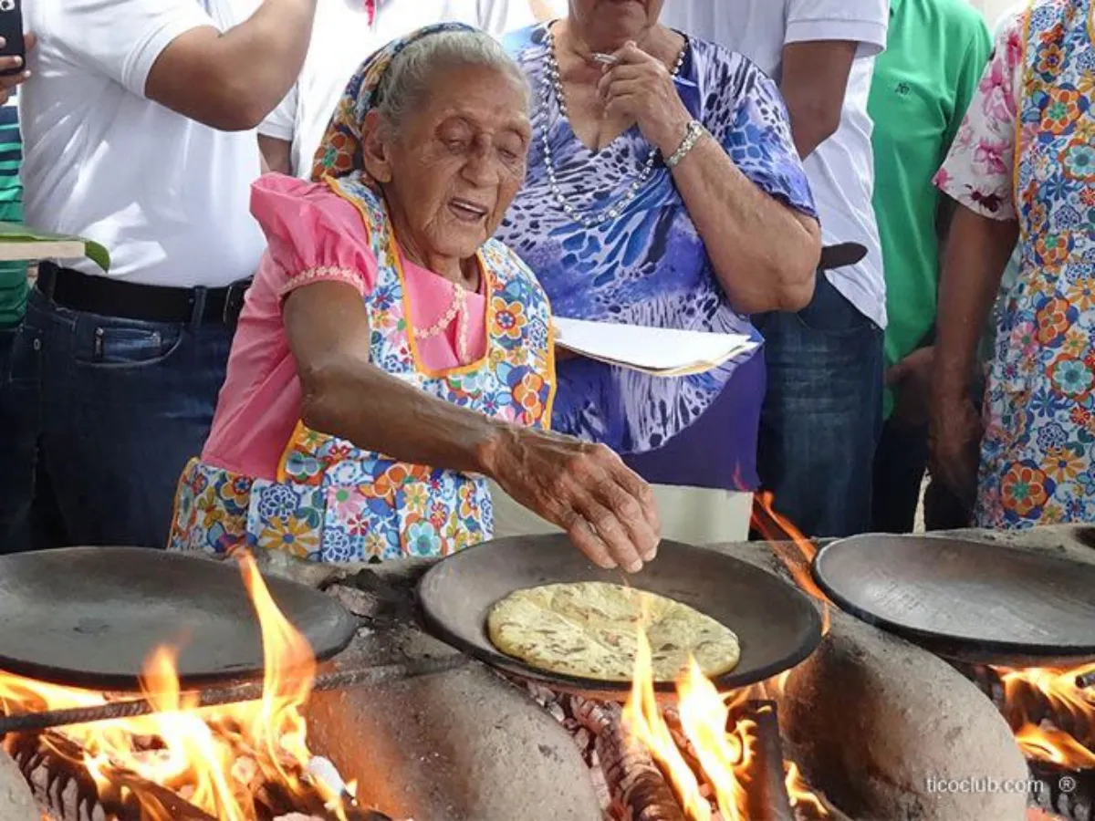 mode de vie des centenaires costa rica une femme agee cuit dupain