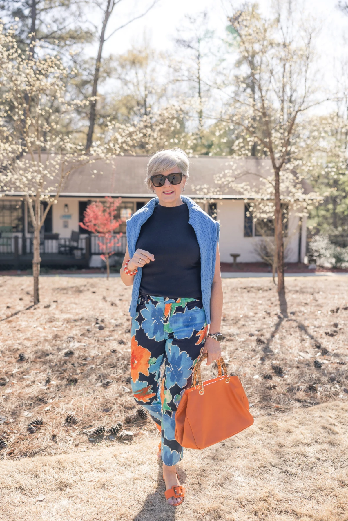 pantalon a fleur sac orange mode femme 60 ans ventre