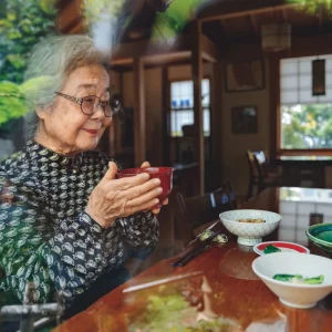 Que mangent les centenaires du monde et comment faire pour vivre centenaire ? Voici les résultats d'une étude approfondie