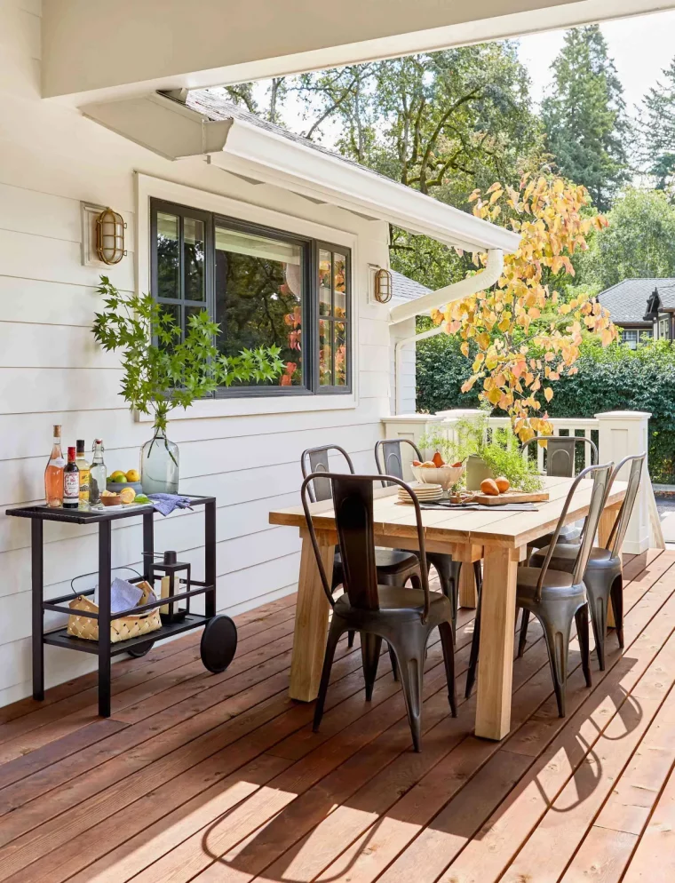 revetement sol terrasse en bois amenagement cuisine exterieure table a manger
