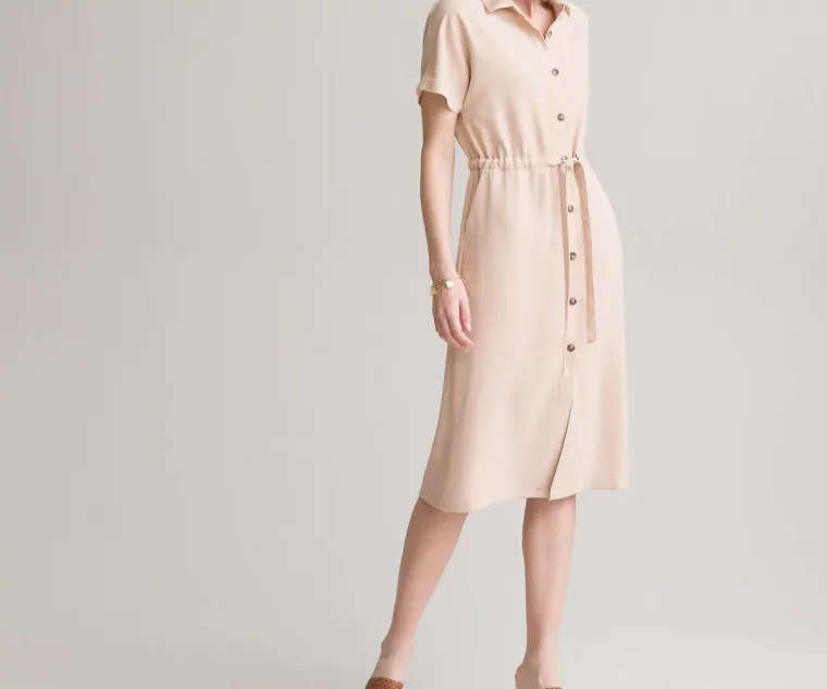 s'habiller casual chic femme robe beige aux boutons