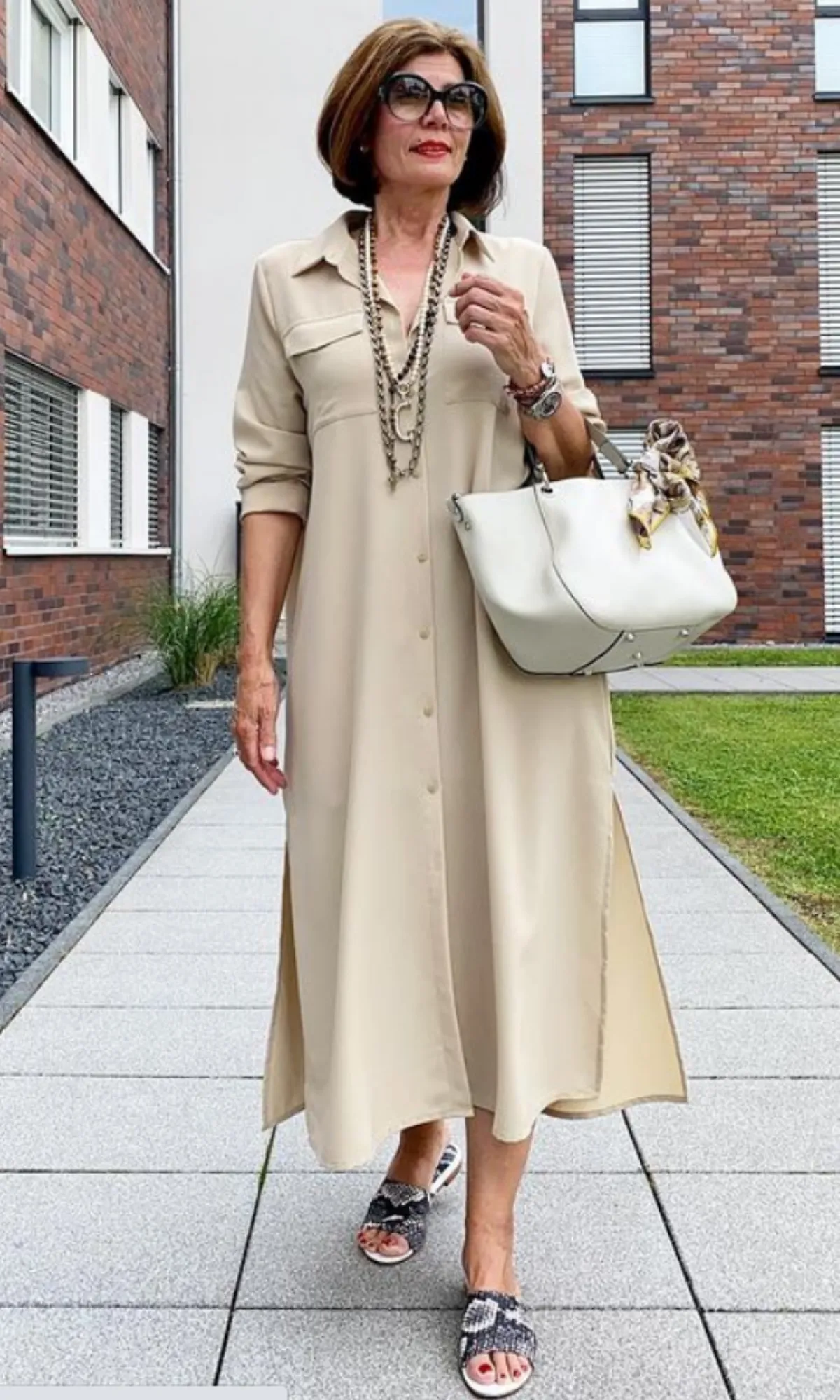 s'habiller casual chic femme robe beige aux boutons robe beige