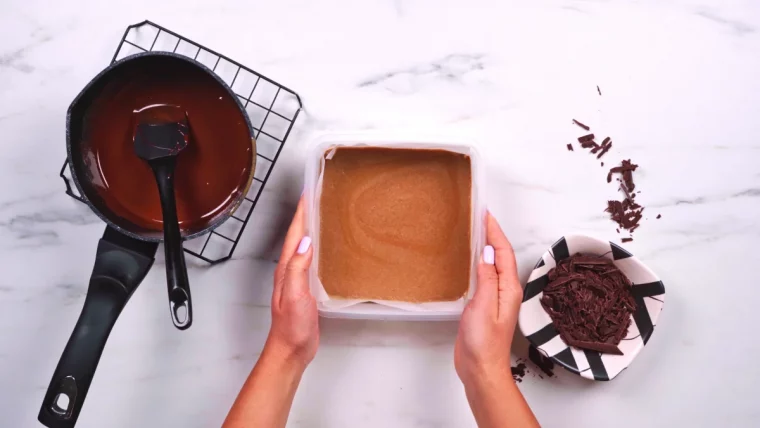 sortir la base refroidi pour terminer le dessert