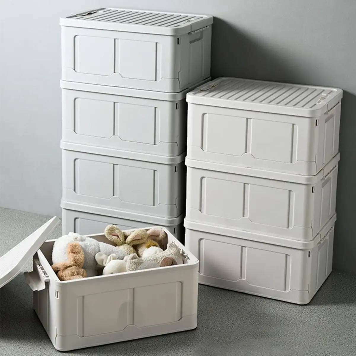 trois boites de rangement en plastique blanc pour organiser placard