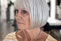 Quelle coupe au carré court pour femme de 70 ans ? Les conseils des coiffeurs pour paraître jeune et élégante !