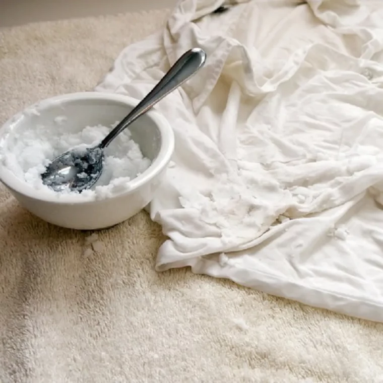 comment nettoyer un col de chemise jaunipate de bicarbonate et unechemise blanche